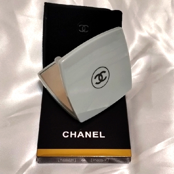 CHANEL New Authentic Dual Compact Mirror with Black Case!✨$350 Retail - Picture 6 of 6